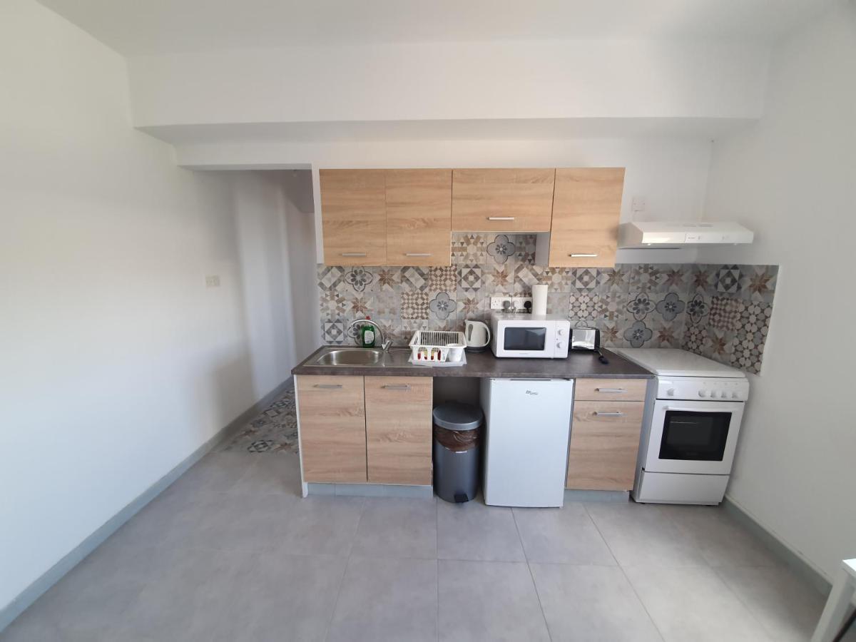 Valentinos Apartments Paphos Ngoại thất bức ảnh