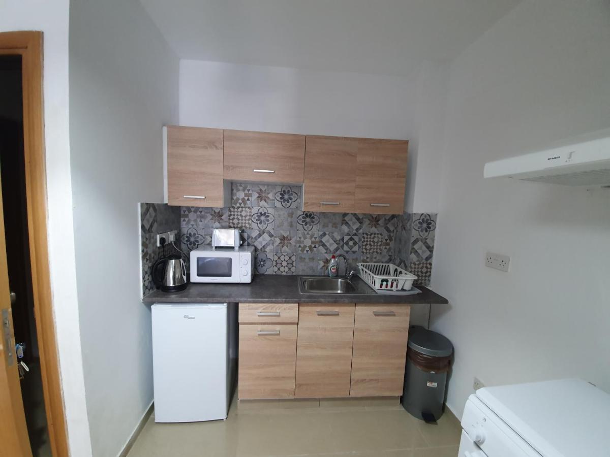 Valentinos Apartments Paphos Ngoại thất bức ảnh