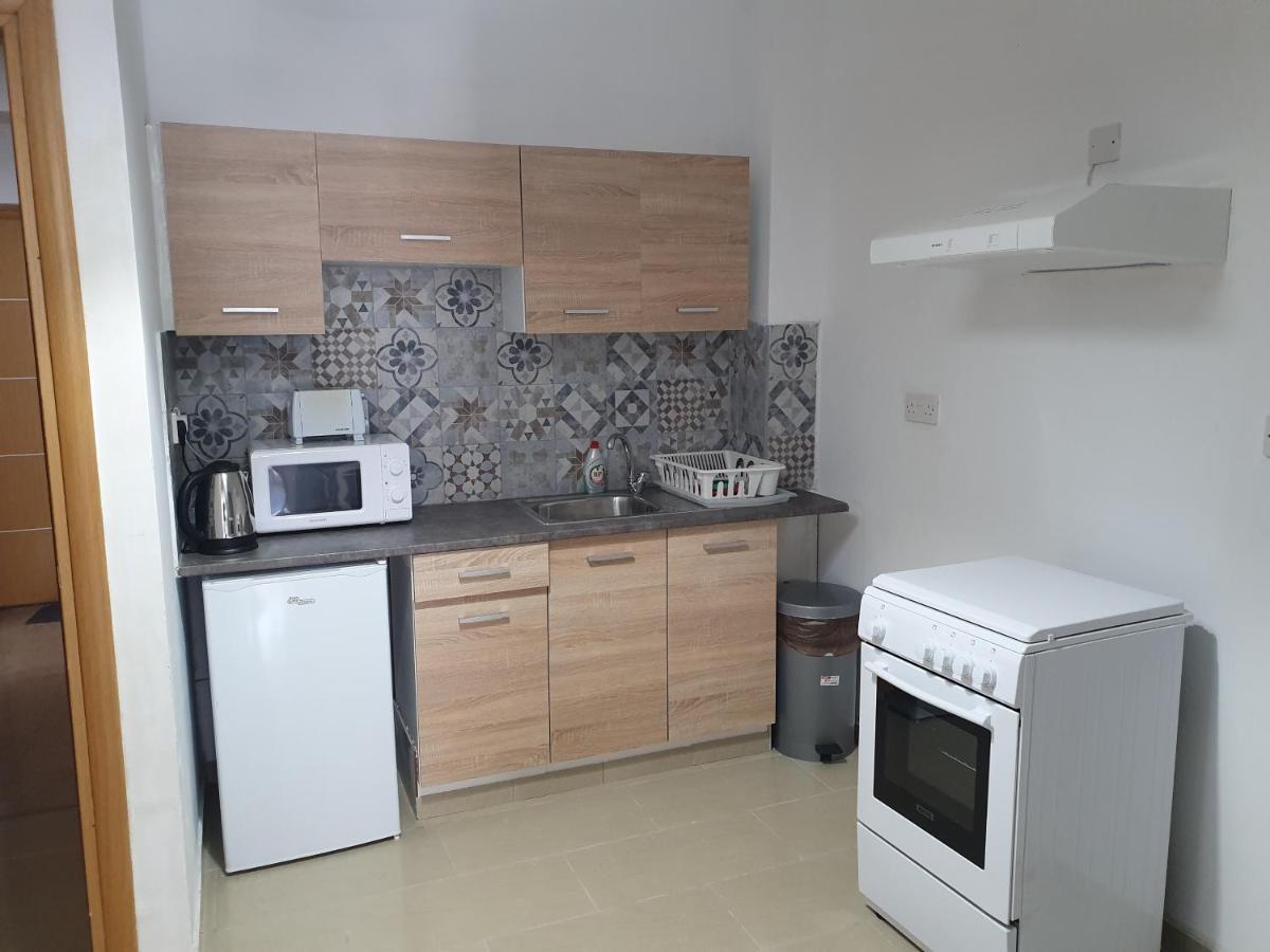 Valentinos Apartments Paphos Ngoại thất bức ảnh