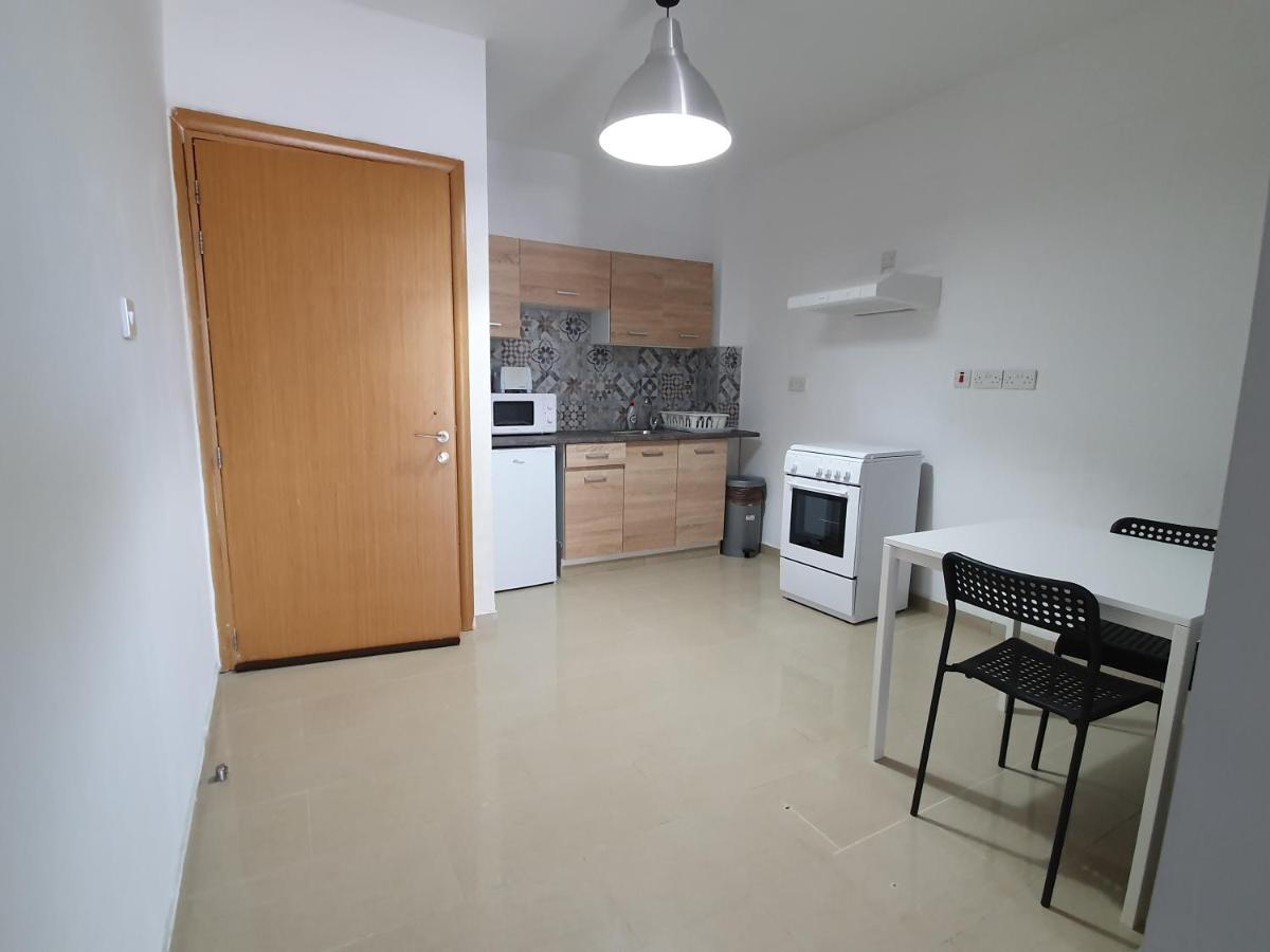 Valentinos Apartments Paphos Ngoại thất bức ảnh