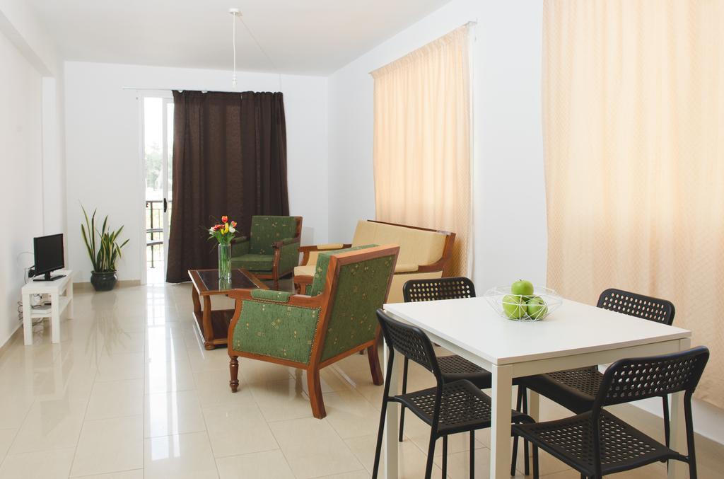 Valentinos Apartments Paphos Ngoại thất bức ảnh