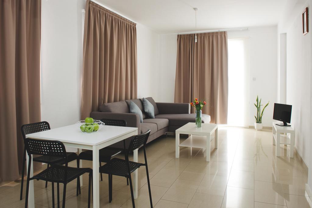 Valentinos Apartments Paphos Ngoại thất bức ảnh