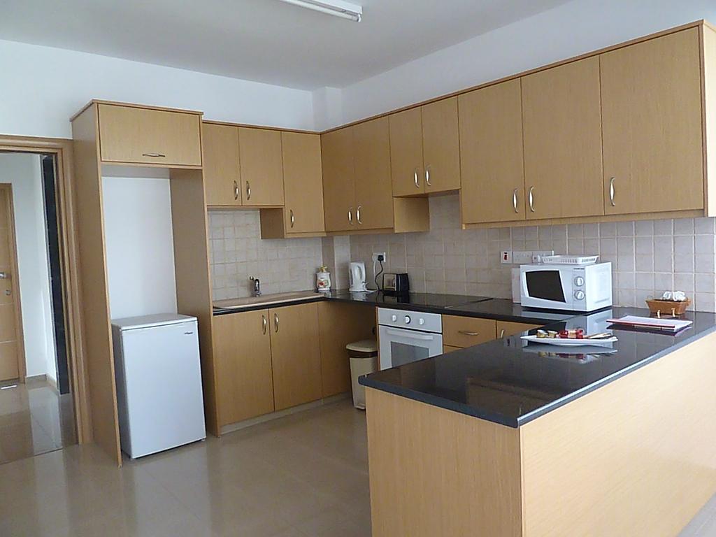 Valentinos Apartments Paphos Phòng bức ảnh