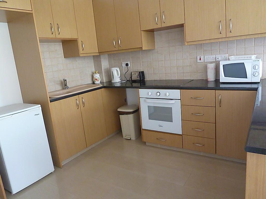 Valentinos Apartments Paphos Phòng bức ảnh