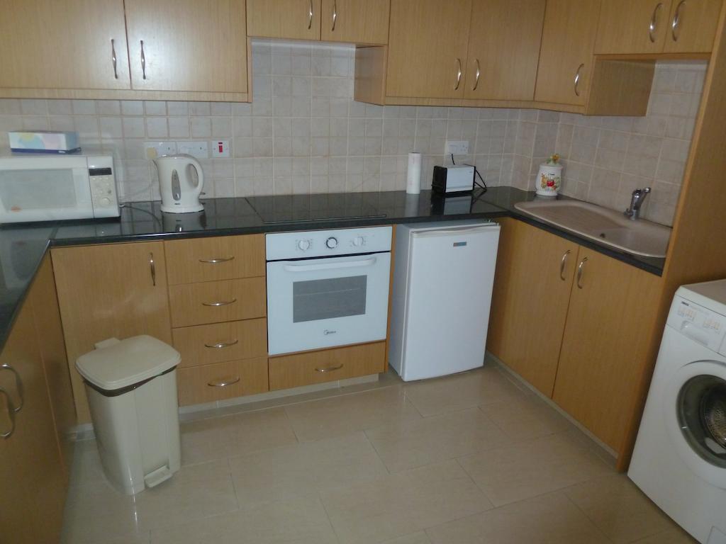 Valentinos Apartments Paphos Phòng bức ảnh