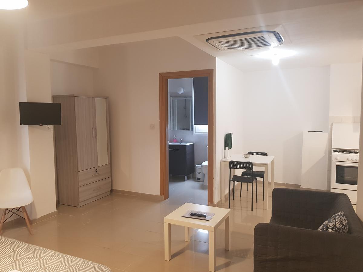 Valentinos Apartments Paphos Ngoại thất bức ảnh