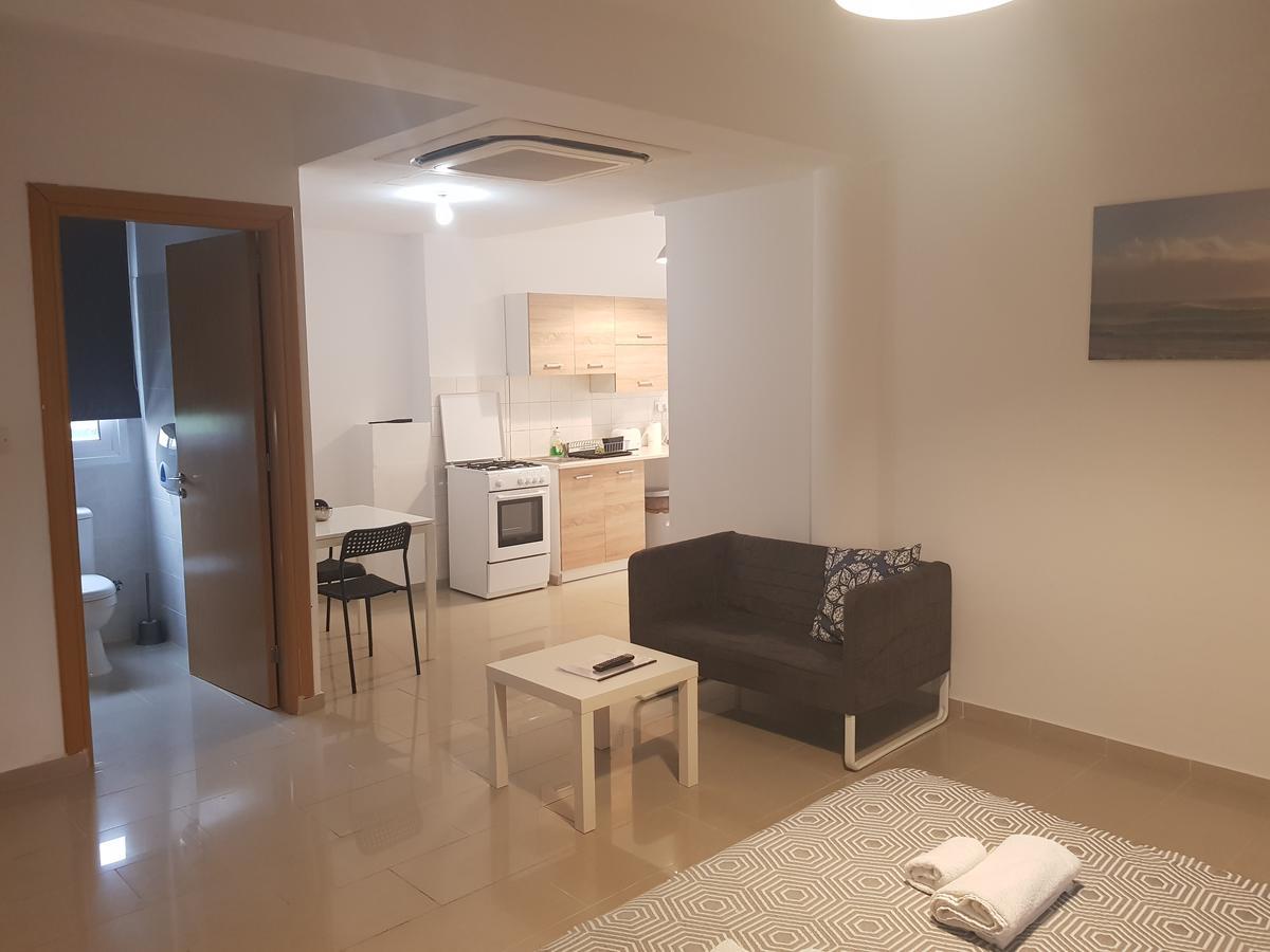 Valentinos Apartments Paphos Ngoại thất bức ảnh