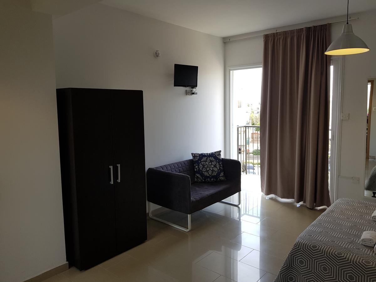 Valentinos Apartments Paphos Ngoại thất bức ảnh