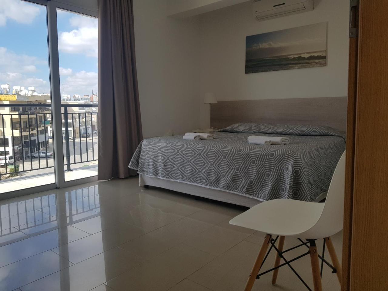 Valentinos Apartments Paphos Ngoại thất bức ảnh
