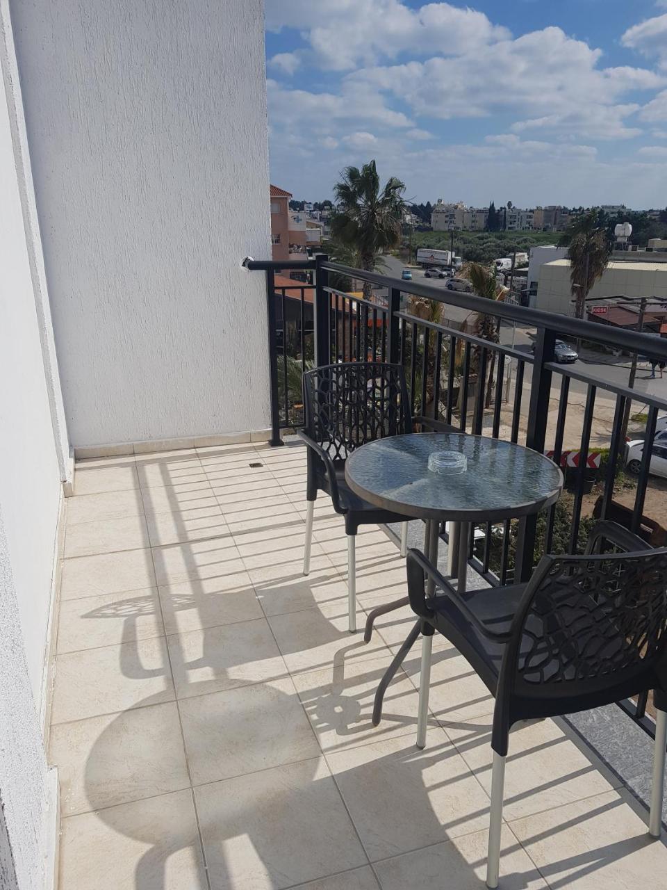 Valentinos Apartments Paphos Ngoại thất bức ảnh