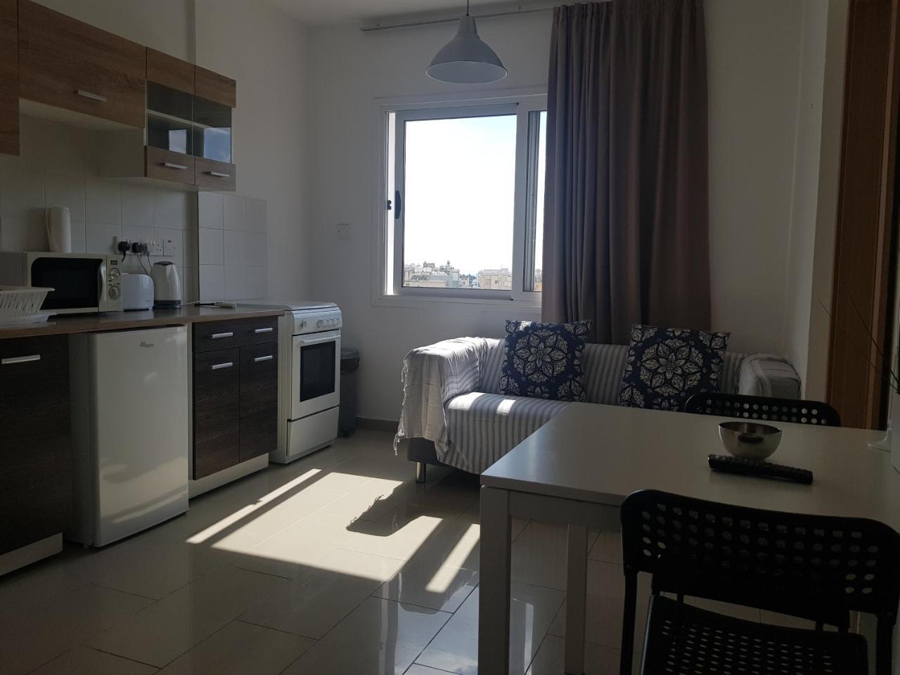 Valentinos Apartments Paphos Ngoại thất bức ảnh