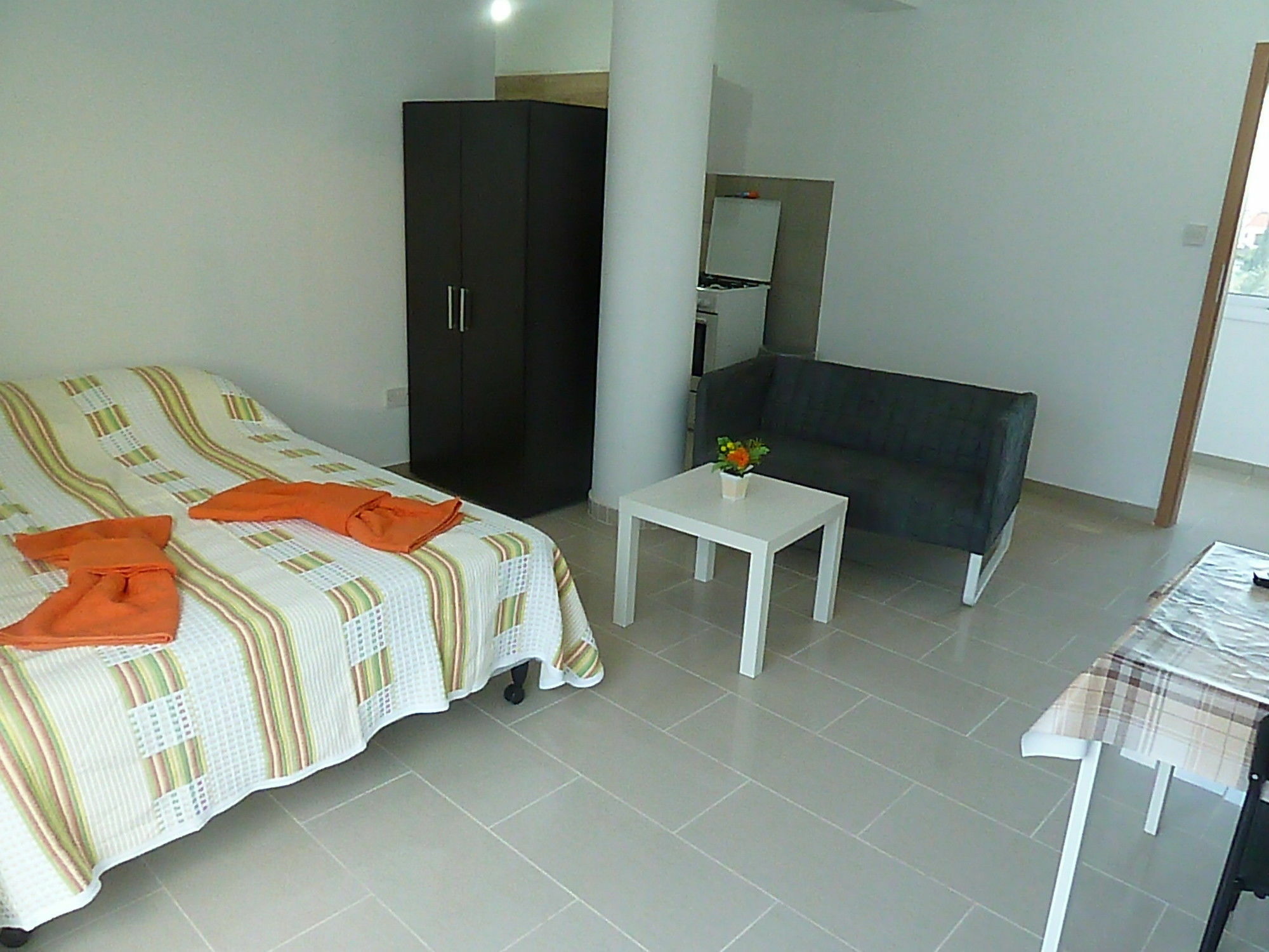 Valentinos Apartments Paphos Ngoại thất bức ảnh
